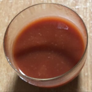 トマトジュースで冷たいトマトスープ